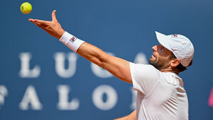 Die Bälle in Kitzbühel 2026 wirft Quentin Halys gerne in die Luft