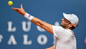 Die Bälle in Kitzbühel 2026 wirft Quentin Halys gerne in die Luft