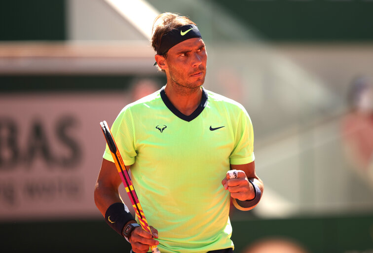 Rafael Nadal steht nach einem Drei-Satz-Erfolg über Alexei Popyrin in der zweiten Runde der French Open Rafael Nadal is in the second round of the French Open after a three-set win over Alexei Popyrin