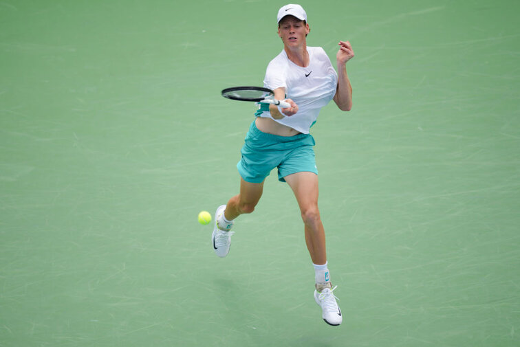 Jannik Sinner unterlag Dusan Lajovic in zwei Sätzen Jannik Sinner lost to Dusan Lajovic in two sets