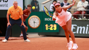 Gelb pfui, Rosa hui: Naomi Osaka hat es farblich deutlich besser getroffen als das Linienpersonal