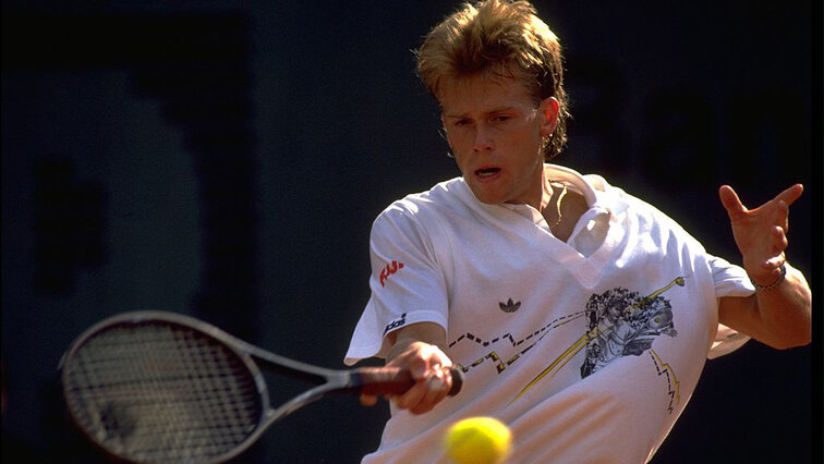 Stefan Edberg in the French Open final in 1989