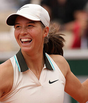 Lilli Tagger nach dem Matchball im Roland-Garros-Finale der Juniorinnen 2025 