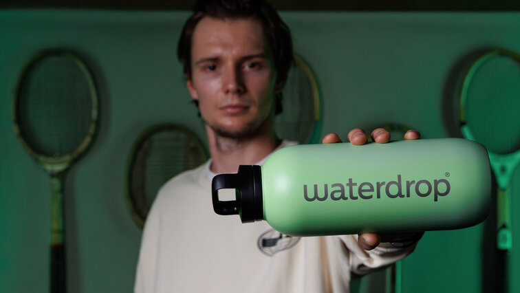 Alexander Bublik ist einer von vier neuen Waterdrop-Botschaftern im ATP-Zirkus Alexander Bublik ist einer von vier neuen Waterdrop-Botschaftern im ATP-Zirkus