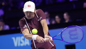 Alex de Minaur fertigte Learner Tien ab