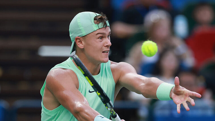 Holger Rune geht auf seinem Weg zurück auf die Tour den nächsten kleinen Schritt.