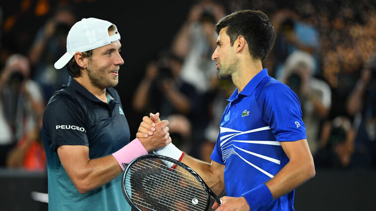 Lucas Pouille unterlag Novak Djokovic 2019 im Halbfinale von Melbourne. Lucas Pouille unterlag Novak Djokovic 2019 im Halbfinale von Melbourne.