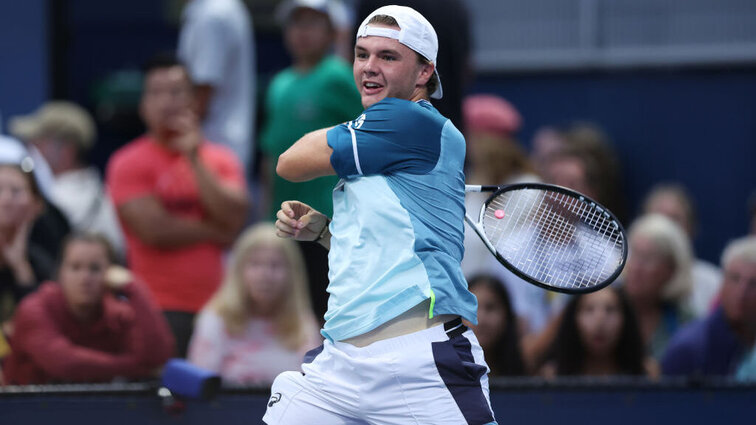 Dominic Stricker fand beim Sieg gegen Stefanos Tsitsipas die richtige Mischung aus Ernsthaftigkeit und Lockerheit. Dominic Stricker fand beim Sieg gegen Stefanos Tsitsipas die richtige Mischung aus Ernsthaftigkeit und Lockerheit.