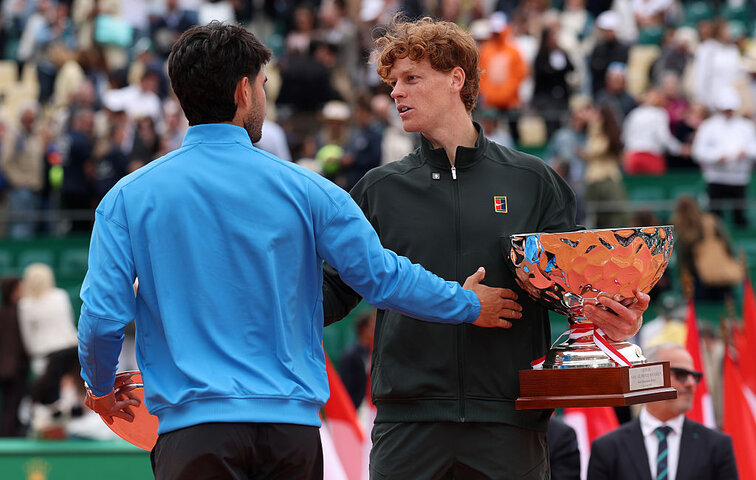 In Monte-Carlo musste Carlos Alcaraz Jannik Sinner den Vortritt lassen In Monte-Carlo musste Carlos Alcaraz Jannik Sinner den Vortritt lassen