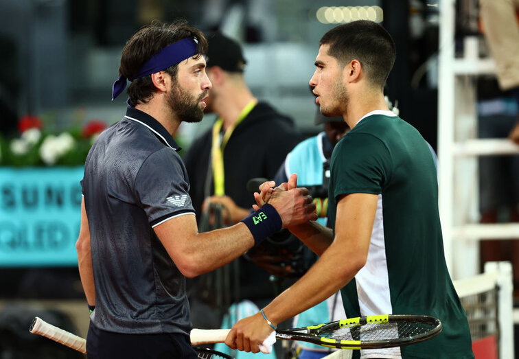 Nikoloz Basilashvili fordert Carlos Alcaraz