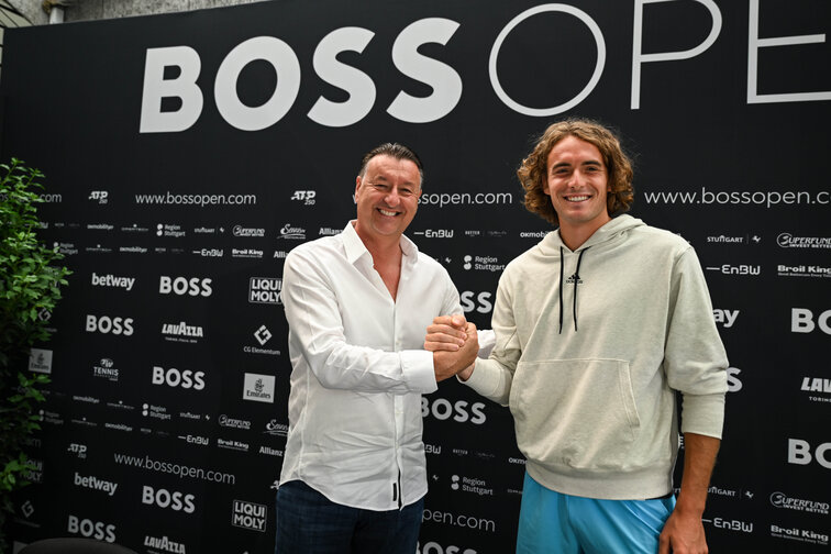 Turnierdirektor Edwin Weindorfer mit seiner Nummer eins 2022, Stefanos Tsitsipas