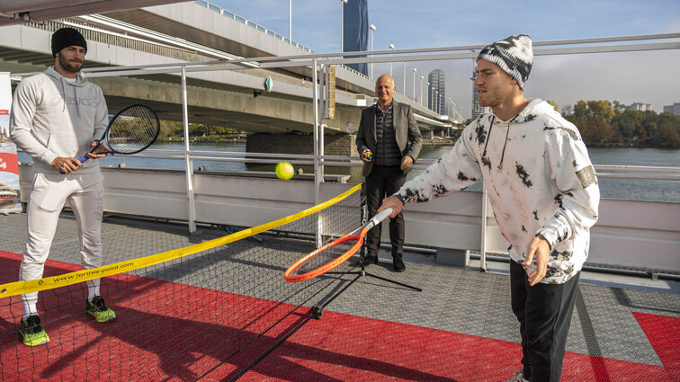 Borna Coric, Diego Schwartzman und Turnier-Chef Herwig Straka am Sonntag in Wien Borna Coric, Diego Schwartzman und Turnier-Chef Herwig Straka am Sonntag in Wien