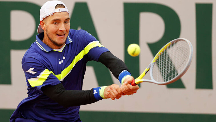 Jan-Lennard Struff had to stretch against Frances Tiafoe