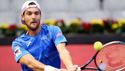 Joao Sousa hat seinen professionellen Schläger zur Seite Joao Sousa hat seinen professionellen Schläger zur Seite