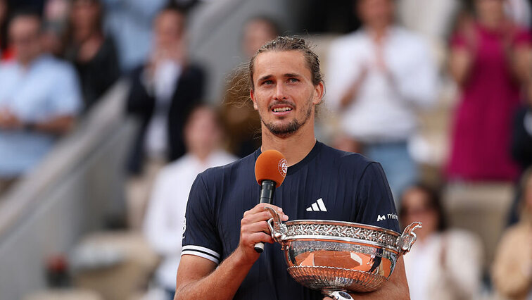 Alexander Zverev hat nach seinem Triumph in Paris ein Interview abgebrochen. Alexander Zverev hat nach seinem Triumph in Paris ein Interview abgebrochen.