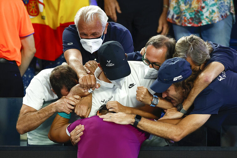 Rafael Nadal jubelte nach seinem Australian-Open-Sieg erst einmal mit seinem Team 