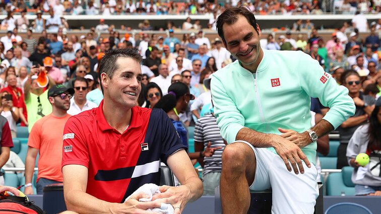John Isner und Roger Federer in Miami John Isner und Roger Federer in Miami