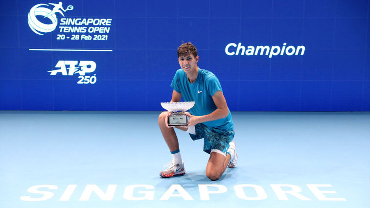 Alexei Popyrin nach seinem Sieg in Singapur