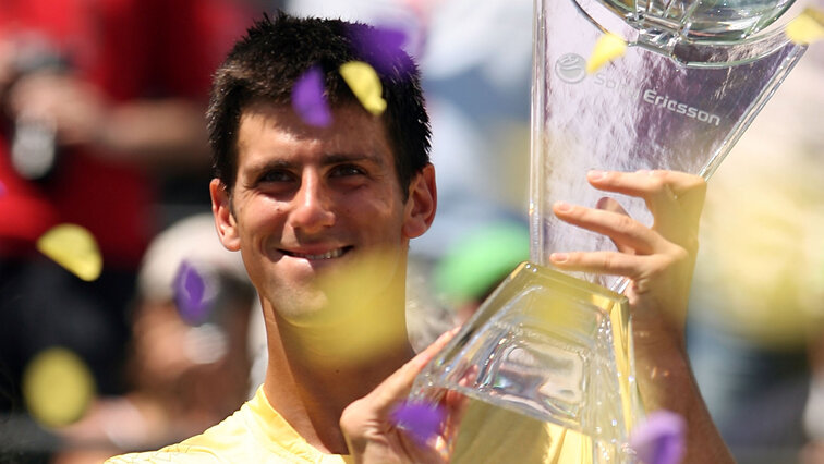 Novak Djokovic mit seinem ersten Masters-1000-Pokal Novak Djokovic with his first Masters 1000 trophy