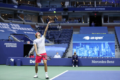 Unser Tennis-Insider erklärt dir, wie dir YouTube-Videos dabei helfen können, deinen Aufschlag zu verbessern Unser Tennis-Insider erklärt dir, wie dir YouTube-Videos dabei helfen können, deinen Aufschlag zu verbessern