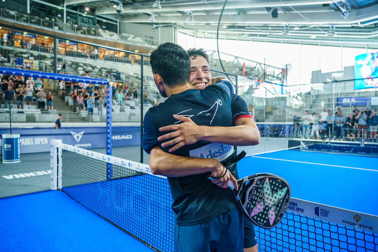 Sanyo Gutiérrez und Agustín Tapia nach ihrem Finalsieg in Wien