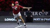 Tommy Paul schlägt für das Team World auf