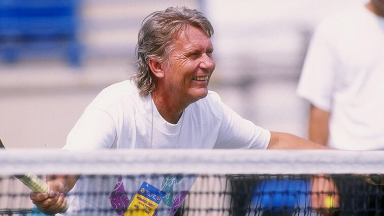 Karolj Seles war ein Mann, der auch den Gegnerinnen seiner Tochter Applaus spendete Karolj Seles was a man who also applauded his daughter's opponents