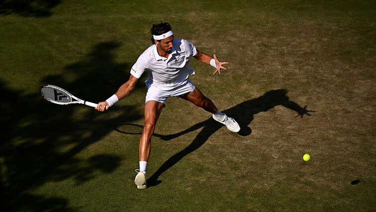 Vor allem auf Rasen kann es immer wieder zu Sensationen kommen - siehe Artur Rinderknech in Wimbledon