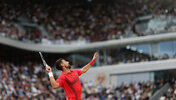 Novak Djokovic ist mit den Flutlichtern in Paris natürlich vertraut