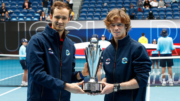 Daniil Medvedev und Andrey Rublev beim ATP Cup Anfang 2021