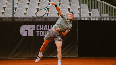 Ignacio Buse aus Peru schaffte an einem verregneten Viertelfinaltag in Bad Rappenau als zweiter Spieler neben dem Argentinier Marco Trungelliti den Einzug ins Halbfinale. Elias Hoh Media/NECKARCUP