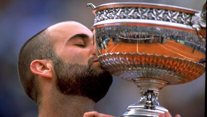 André Agassi mit dem Siegerpokal der French Opem 1999 André Agassi mit dem Siegerpokal der French Opem 1999