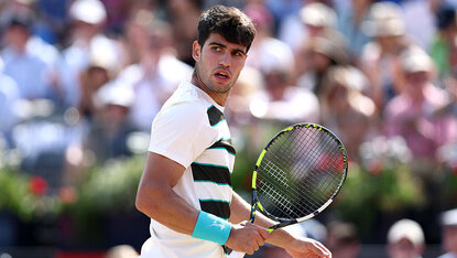 Nach seinem gestrigen Marathon-Match schaffte Carlos Alcaraz im Londoner Queen's Club einen soliden Zweisatz-Erfolg. Getty Images