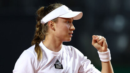 In Roland Garros muss Elena Rybakina hoffentlich nicht in langen Kleidern antreten In Roland Garros muss Elena Rybakina hoffentlich nicht in langen Kleidern antreten