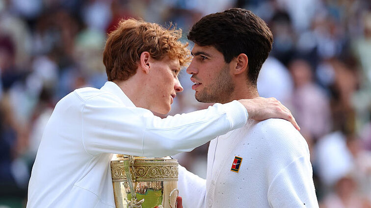 Jannik Sinner und Carlos Alcaraz nach dem Wimbledon-Finale vor ein paar Wochen Jannik Sinner und Carlos Alcaraz nach dem Wimbledon-Finale vor ein paar Wochen