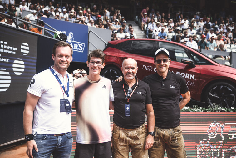 Timo Sommerauer (Head of Marketing and Sales Cupra Austria), winner Moritz Gruber, Arno Schuchter (Board of Directors Generali Austria) and Kitzbühel Tournament Director Alex Antonitsch