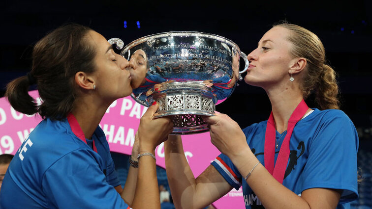 At the end of 2019 everything was still good: Garcia and Mladenovic with the Fed Cup trophy