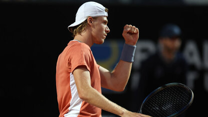 Denis Shapovalov steht nach einem Dreisatz-Erfolg über Rafael Nadal im Viertelfinale von Rom