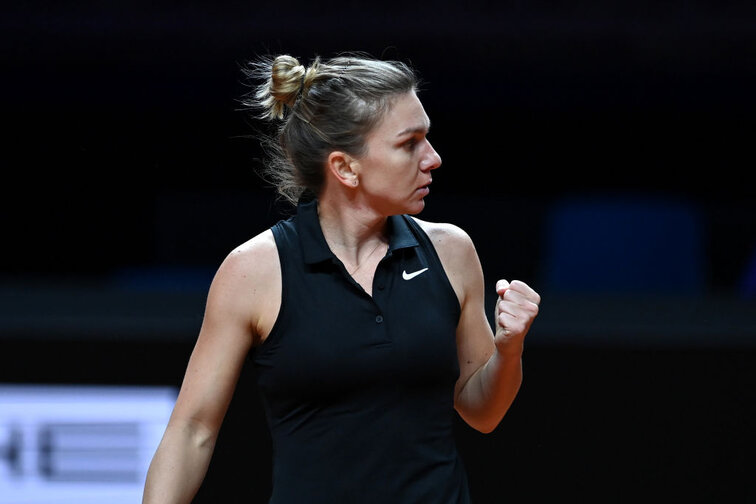 Simona Halep steht beim Porsche Tennis Grand Prix ohne Satzverlust im Halbfinale Simona Halep at the Porsche Tennis Grand Prix in Stuttgart