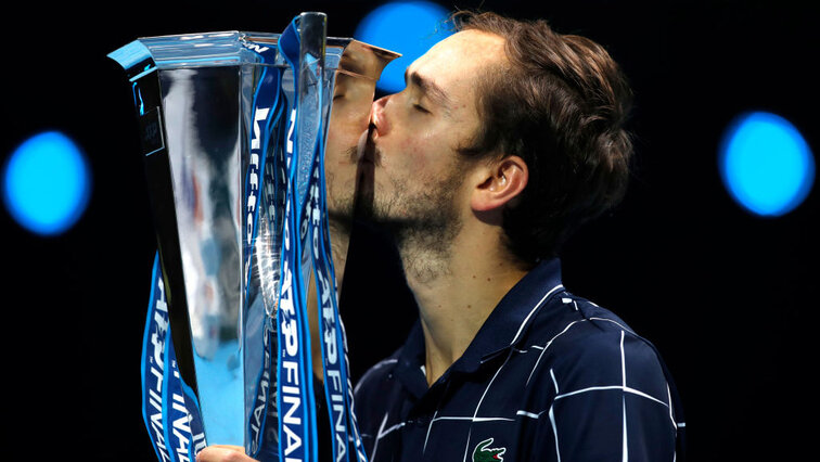 Daniil Medvedev with the last tennis trophy 2020