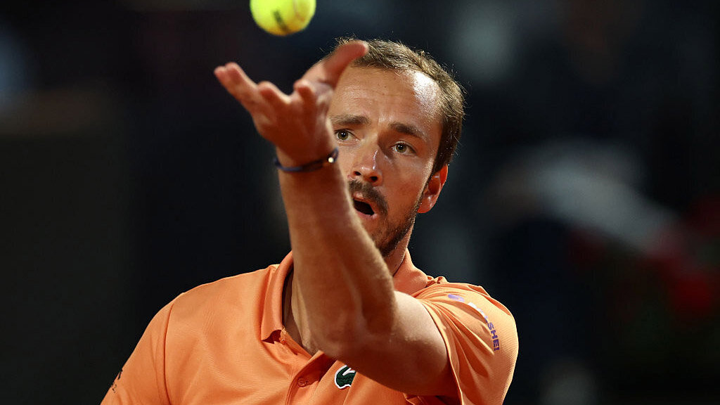 fu-ball-wm-daniil-medvedev-h-lt-deutschland-die-daumen