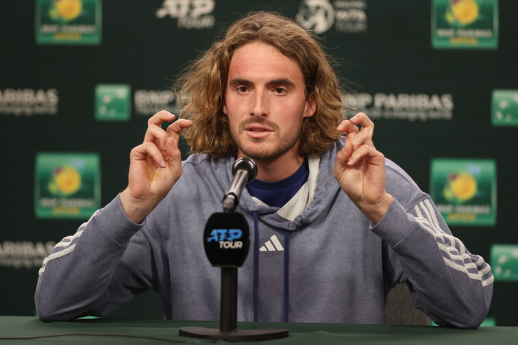 Bei Stefanos Tsitsipas zwickt die Schulter 