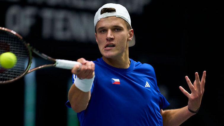Jakub Mensik im tschechischen Davis-Cup-Trikot Jakub Mensik im tschechischen Davis-Cup-Trikot
