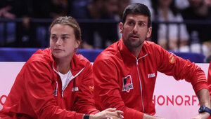 Aryna Sabalenka und Novak Djokovic bei der World Tennis League im Jahr 2022 