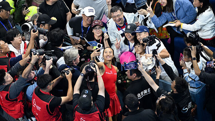 Quinwen Zheng nach ihrem Triumph in Peking