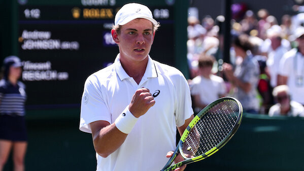 Mit einem knapp dreistündigen Tiebreak-Krimi folgte der Plattinger Vincent Reisach dem Düsseldorfer Jamie Mackenzie ins Achtelfinale von Wimbledon. Jürgen Hasenkopf