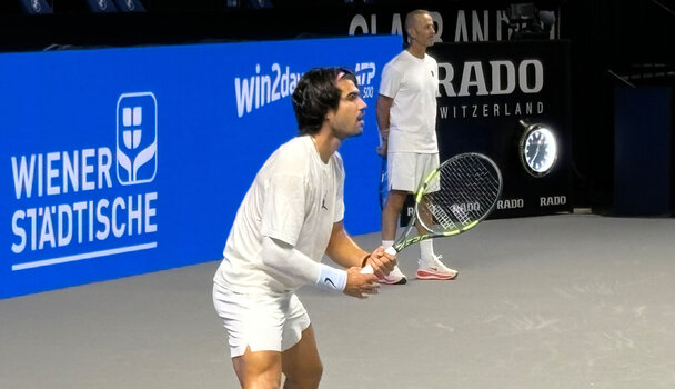 Carlos Alcaraz beim Training am Sonntag in der Wiener Stadthalle