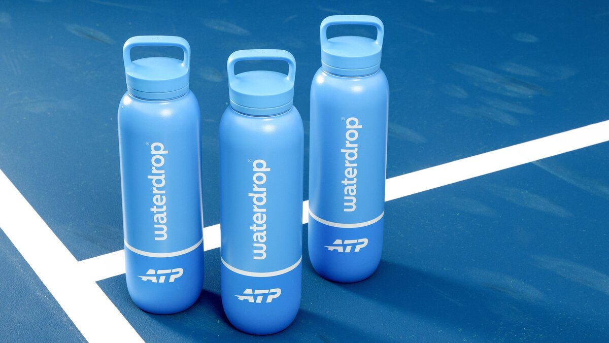 Die Flasche, die mitspielt: Warum bewusstes Trinken beim Tennis längst mehr ist als eine Geschmacksfrage