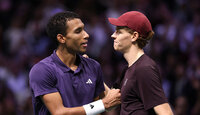 Felix Auger-Aliassime und Jannik Sinner duellieren sich bei den ATP Finals 2025 in Turin. Felix Auger-Aliassime und Jannik Sinner duellieren sich bei den ATP Finals 2025 in Turin.