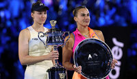 Das Siegerinnenbild von Melbourne: Elena Rybakina und Aryna Sabalenka